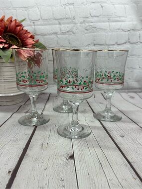 vtg 1986 arby's 4c christmas collection Stemmed water goblet Glass holly berry